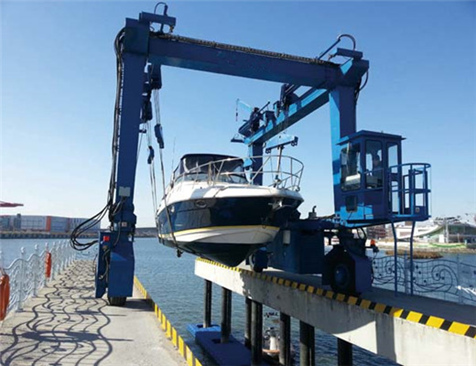 boat travel lift 